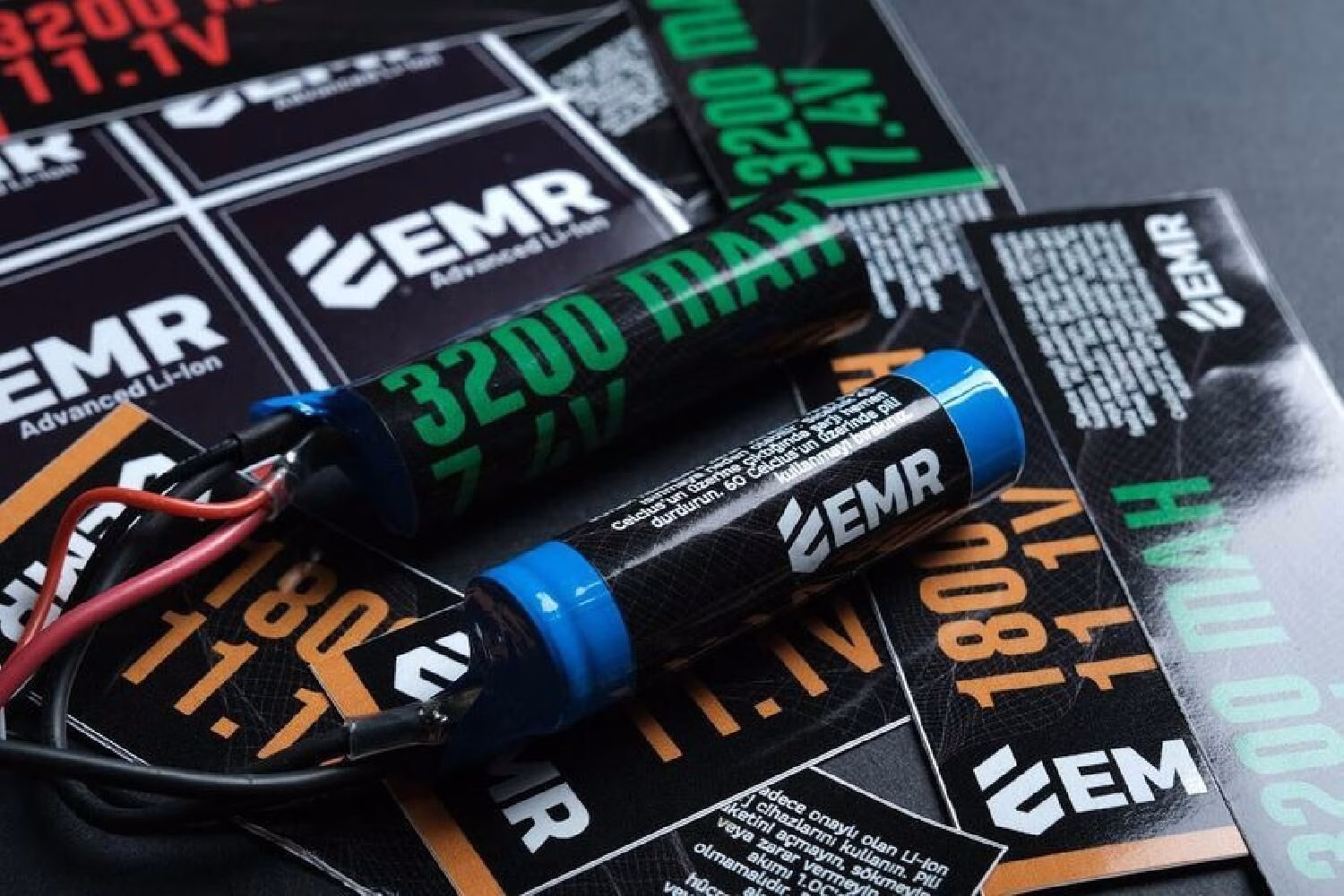 EMR 7.4V 3500mAh Lithium Ion İki Yaprak Airsoft Pil T-plug - Görünüm 4